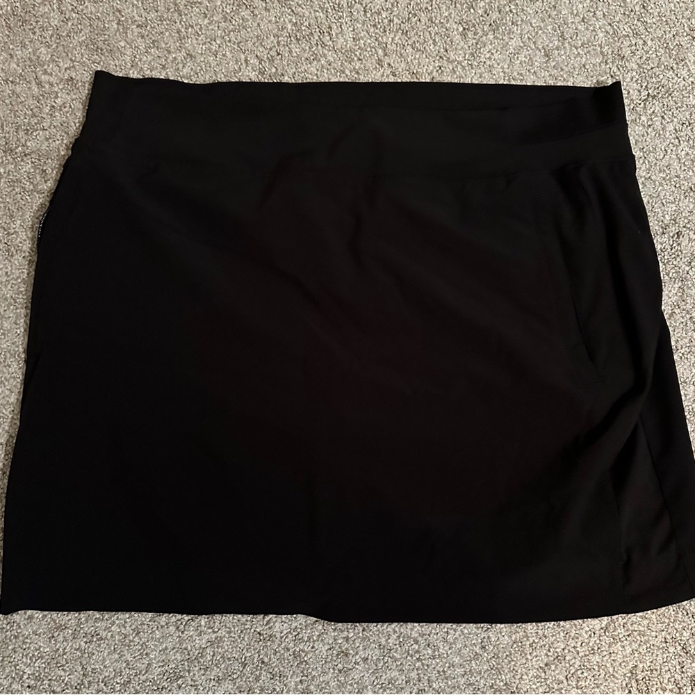 Black Active Skirt with built-in shorts size XL